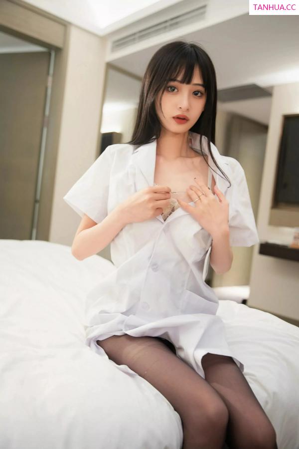   [XiuRen]高清写真图 2025.06.06 No.10373 茂木希子 白色护士服第12张图片